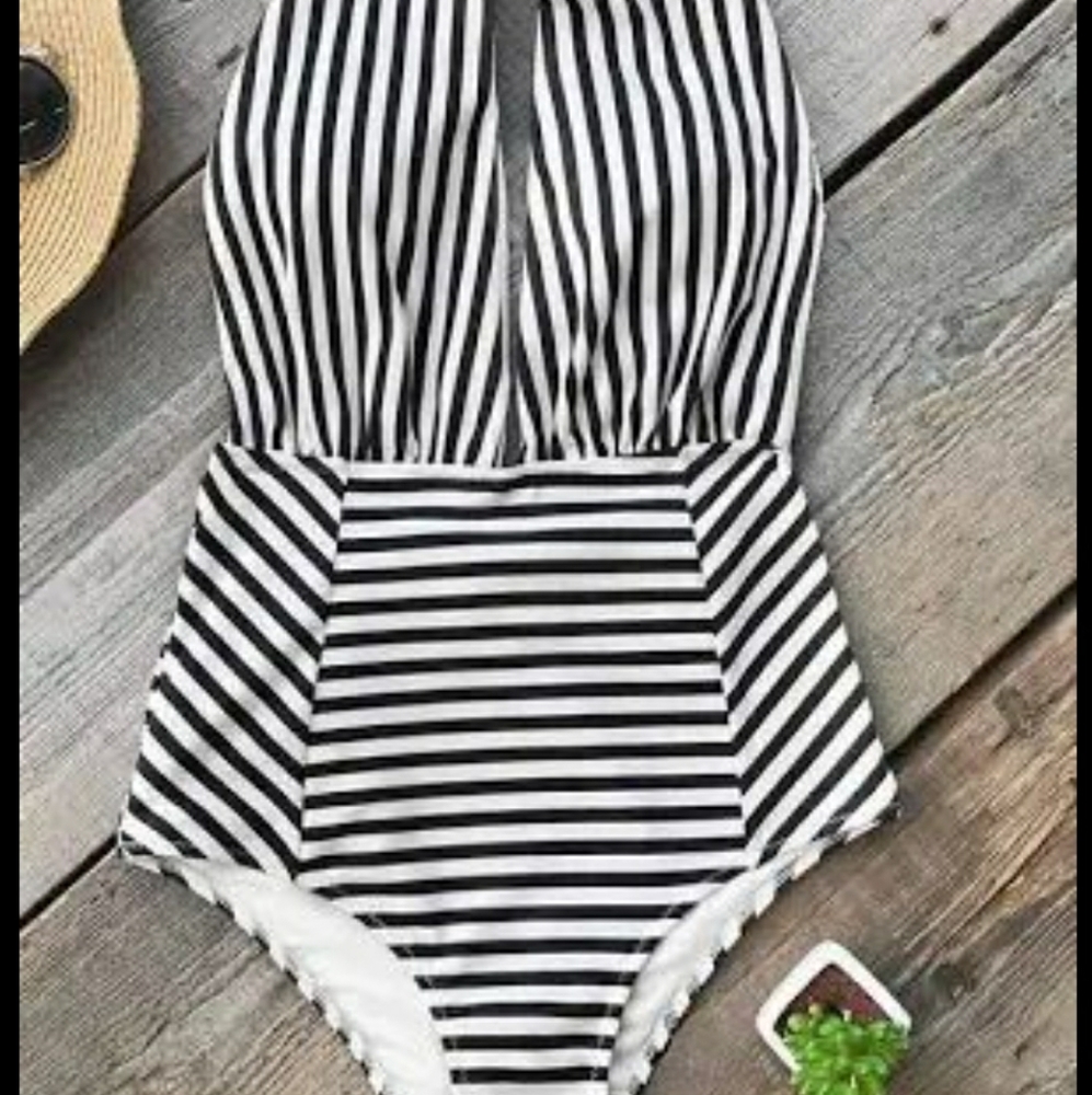 White and Black Striped Halter Swimsuit 👙